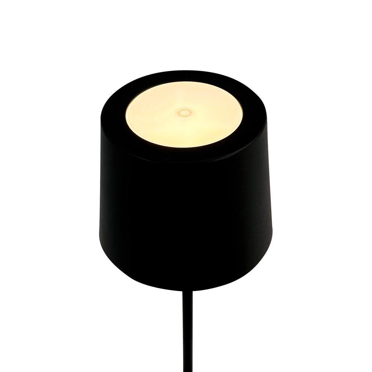 Karl 37cm Sort bærbar Fra Dyberg Larsen - Karl er velegnet til b&aring;de indend&oslash;rs og udend&oslash;rs og er nem at flytte rundt p&aring;, hvilket g&oslash;r den ideel til b&aring;de hjemmet og terrassen.