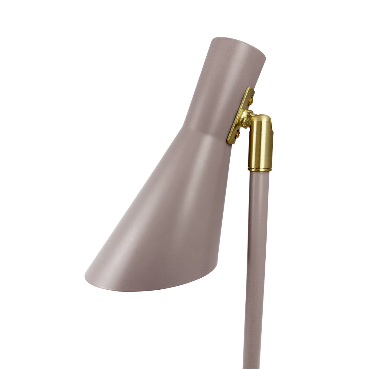 DL12 Mini 40cm Beige skrivebordslampe Fra Dyberg Larsen - Den er udstyret med en skærm, der både kan drejes og vippes, hvilket gør det nemt at styre lyset efter behov.