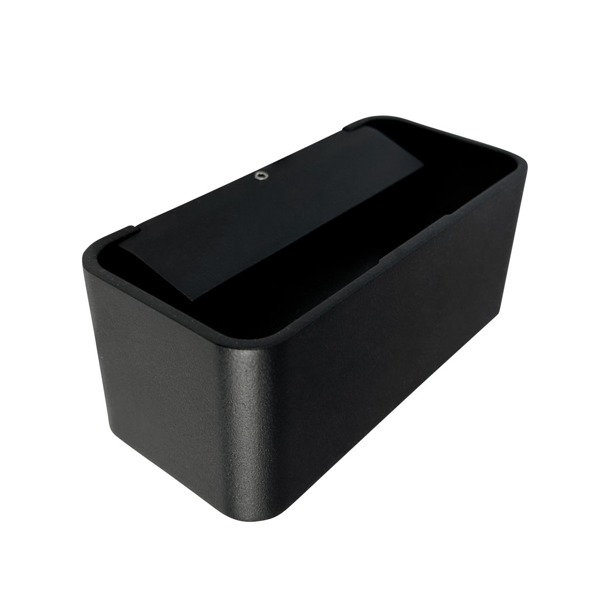 Saturn Sort udendørslampe Fra Dyberg Larsen - Med sit minimalistiske design og robuste konstruktion er den perfekt til udendørs brug og giver din facade et elegant løft.