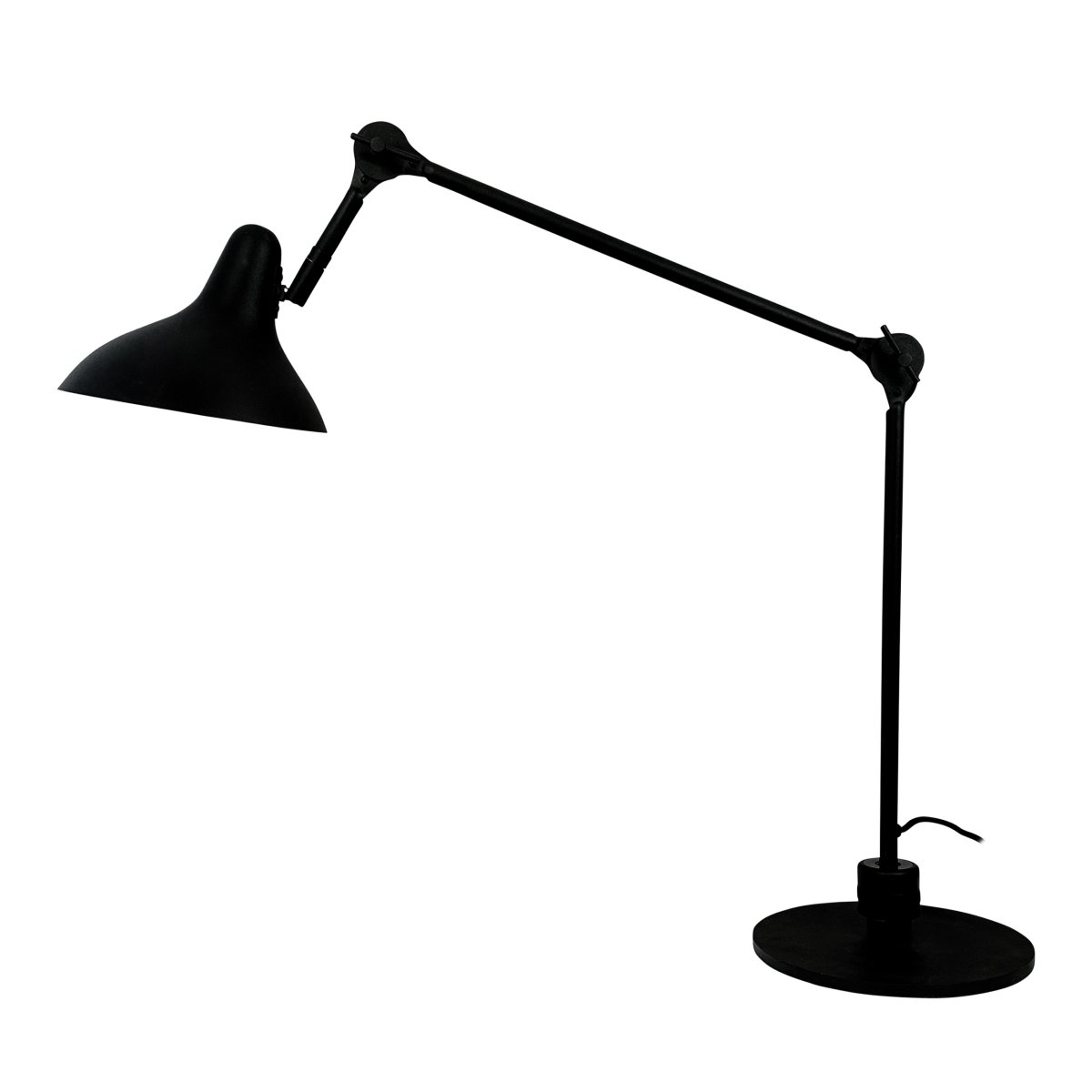 Lotus 85cm Sort skrivebordslampe Fra Dyberg Larsen - Med sin fleksible arm og justerbare skærm kan du nemt justere lyset efter behov, hvilket gør det perfekt til arbejdspladser eller klasseværelser.
