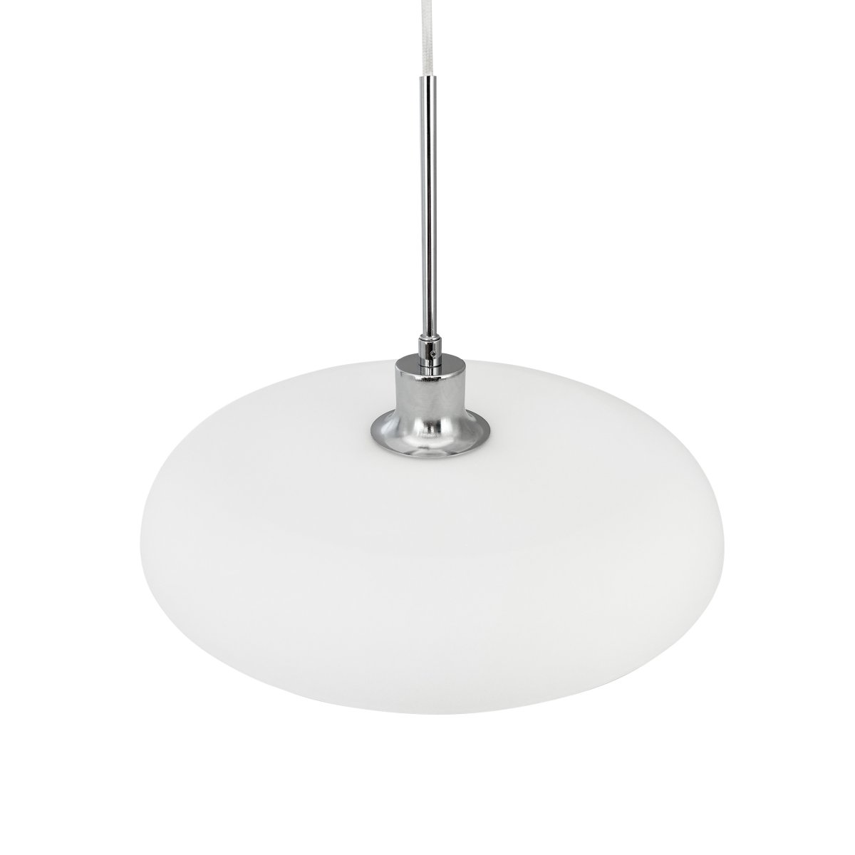 Ava Ø40 Opal loftslampe Fra Dyberg Larsen - Giv dit hjem et stilfuldt præg med den smukke Ava loftpendel fra Dyberg Larsen, en lampe med dansk design, der kombinerer enkelhed og elegance.