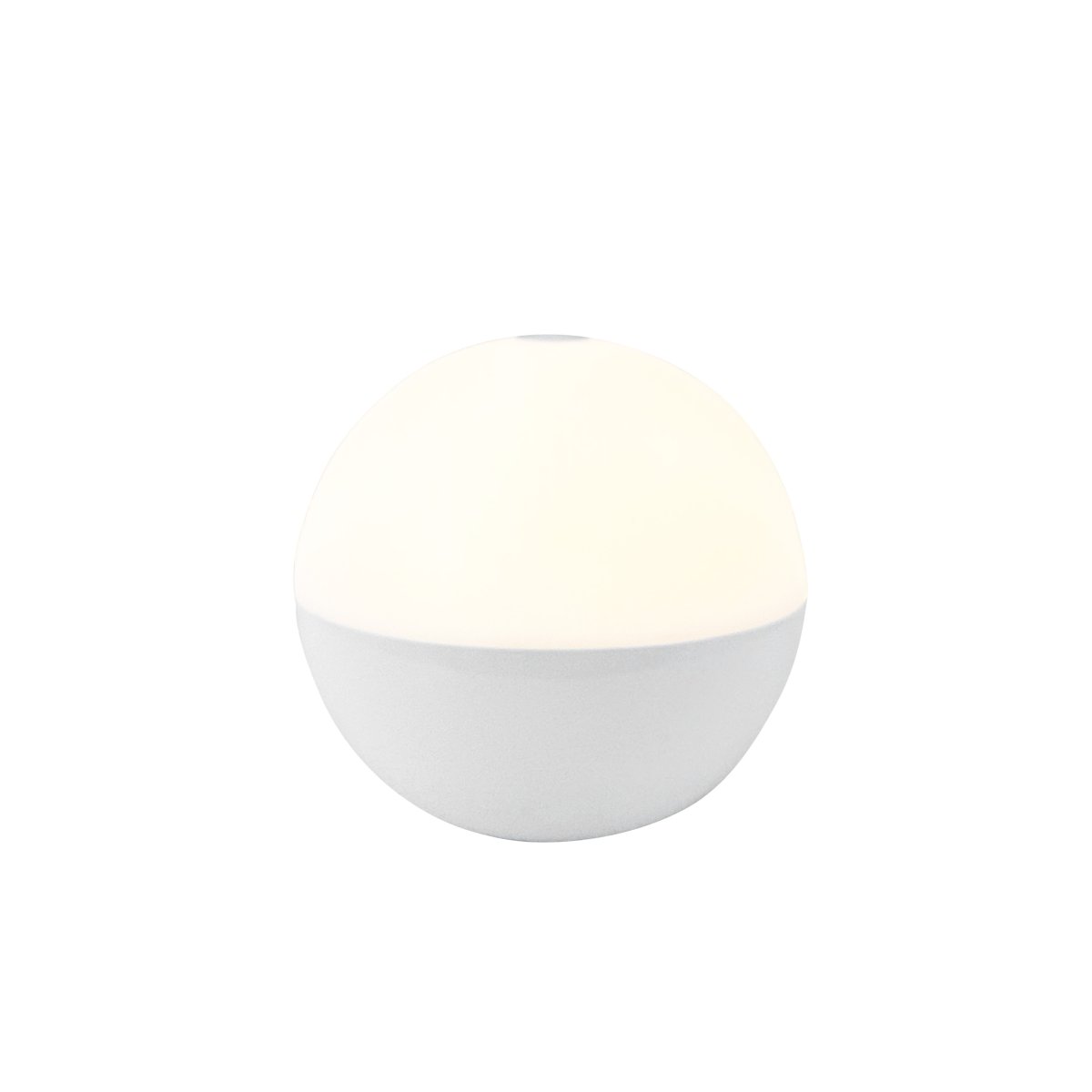 Alba 10cm 2-pk Hvid bærbar Fra Dyberg Larsen - Den blanke base er kombineret med en mat sk&aelig;rm, der spreder et hyggeligt varmt hvidt sk&aelig;r og passer lige godt ind i b&aring;de moderne og klassiske milj&oslash;er.