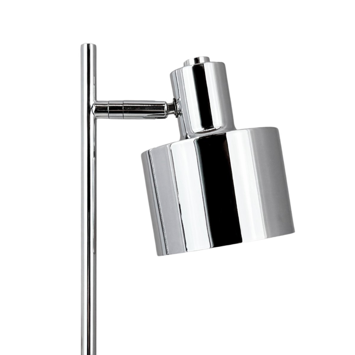 Ocean Mini 28cm Krom bærbar Fra Dyberg Larsen - Fuldt opladet p&aring; cirka 6 timer, og den lyser i op til 20 timer ved laveste lysstyrke og op til 4 timer ved h&oslash;jeste.