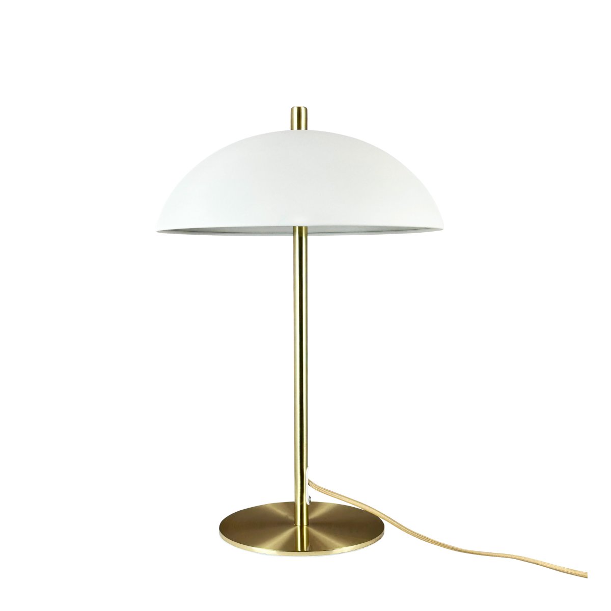 Globus 44cm Messing/beige bordlampe Fra Dyberg Larsen - Lampen er lavet af metal og kombinerer en bl&oslash;d beige tone med detaljer i messingfinish, hvilket giver et harmonisk og moderne udtryk.