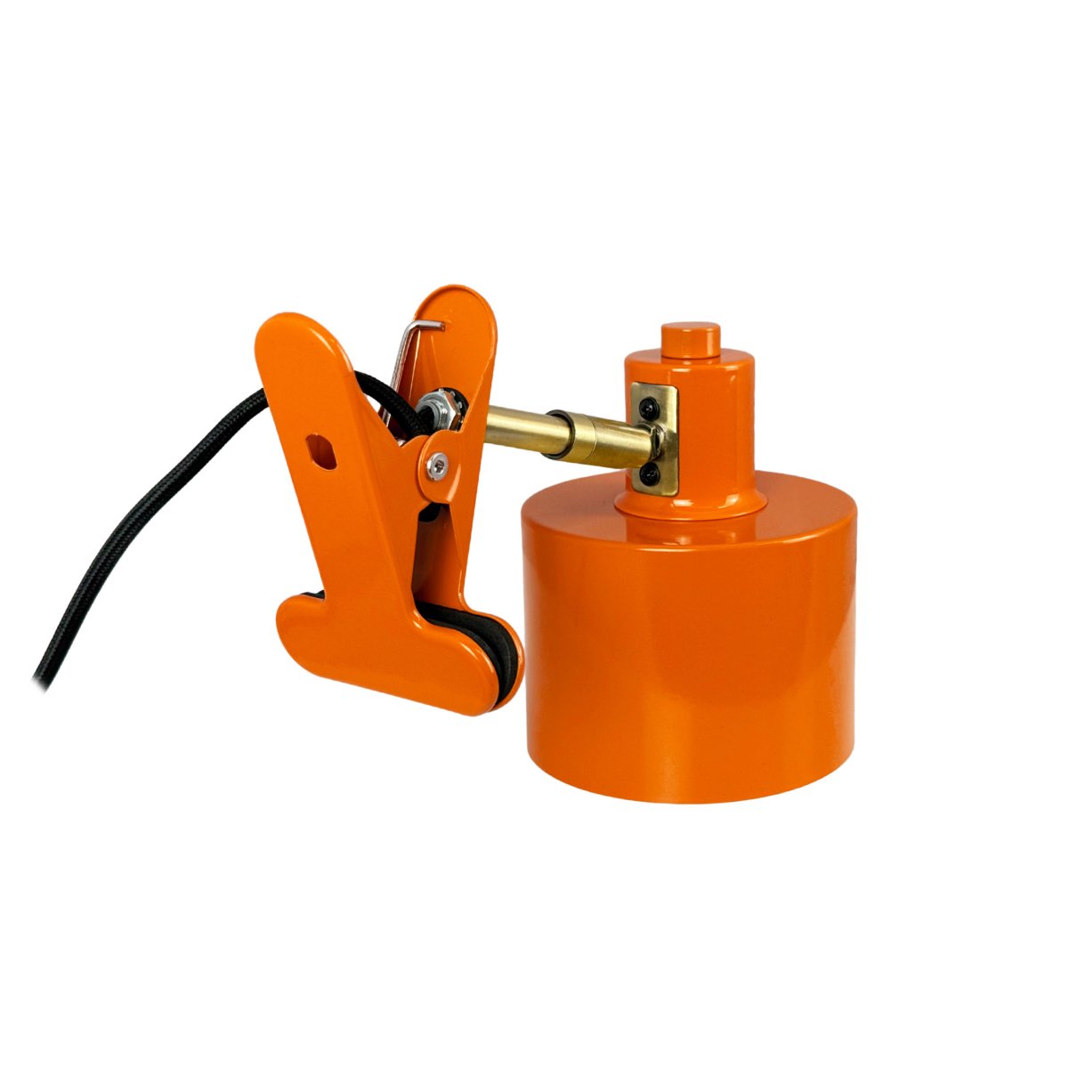Ocean Orange klemmelampe Fra Dyberg Larsen - Den kombinerer funktionalitet med et moderne og enkelt design, der skaber et roligt og elegant udtryk.