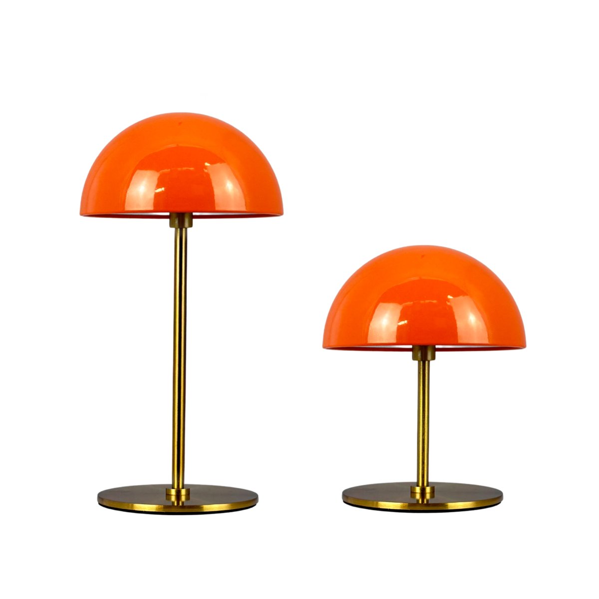 Along Sæt 20cm Orange bærbar Fra Dyberg Larsen - Lamperne er genopladelige og oplades fuldt p&aring; cirka 6 timer og lyser i op til 20 timer ved laveste lysstyrke og op til 4 timer ved h&oslash;jeste.
