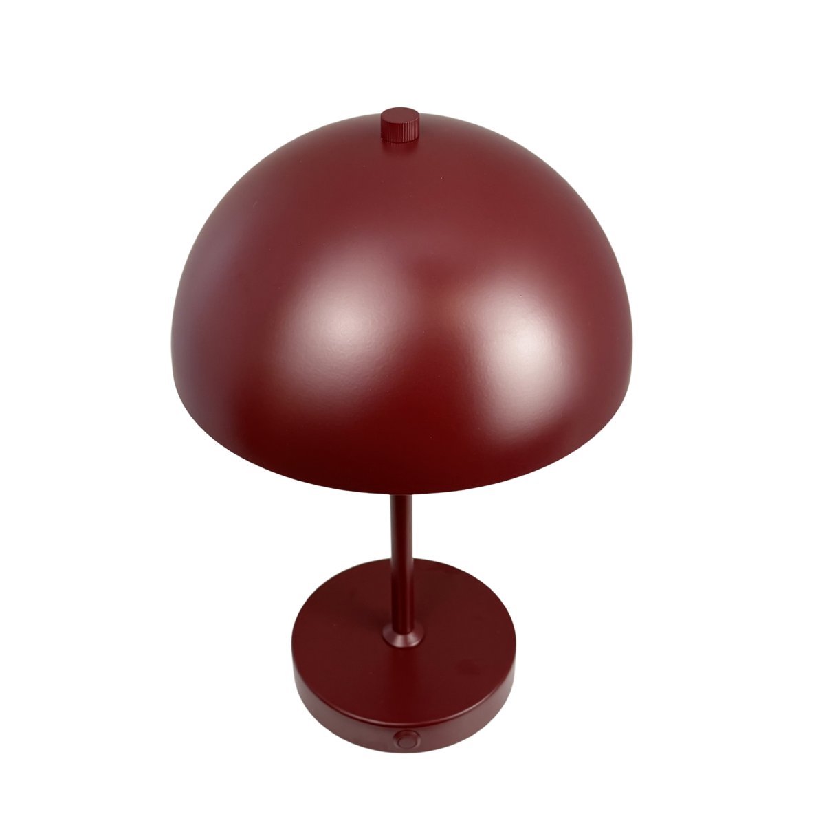 Stockholm 30cm RØD bærbar Fra Dyberg Larsen - Det smarte design med en lavere sk&aelig;rm giver et bl&oslash;dere og mere behageligt lys, der skaber en hyggelig atmosf&aelig;re.