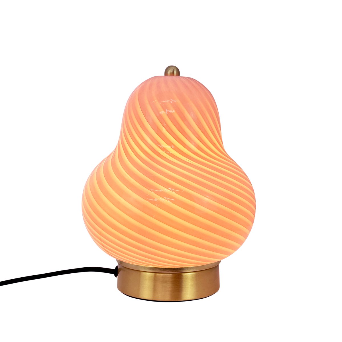 Lucy 20cm Lyserød bordlampe Fra Dyberg Larsen - Perfekt som et dekorativt element i stuen, soveværelset eller gangen spreder den et blødt og varmt lys, der skaber en hyggelig atmosfære.