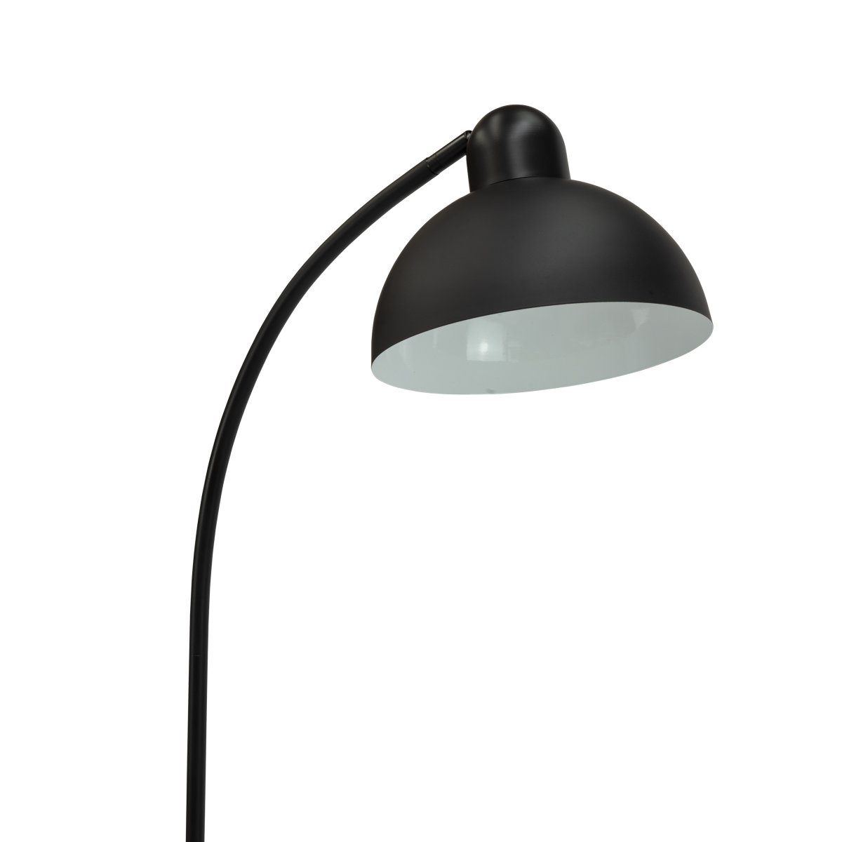 Eric Sort gulvlampe Fra Dyberg Larsen - Lampens stabile fod og matte finish i sort skaber et tidløst look, ideelt til både stuer og arbejdspladser.