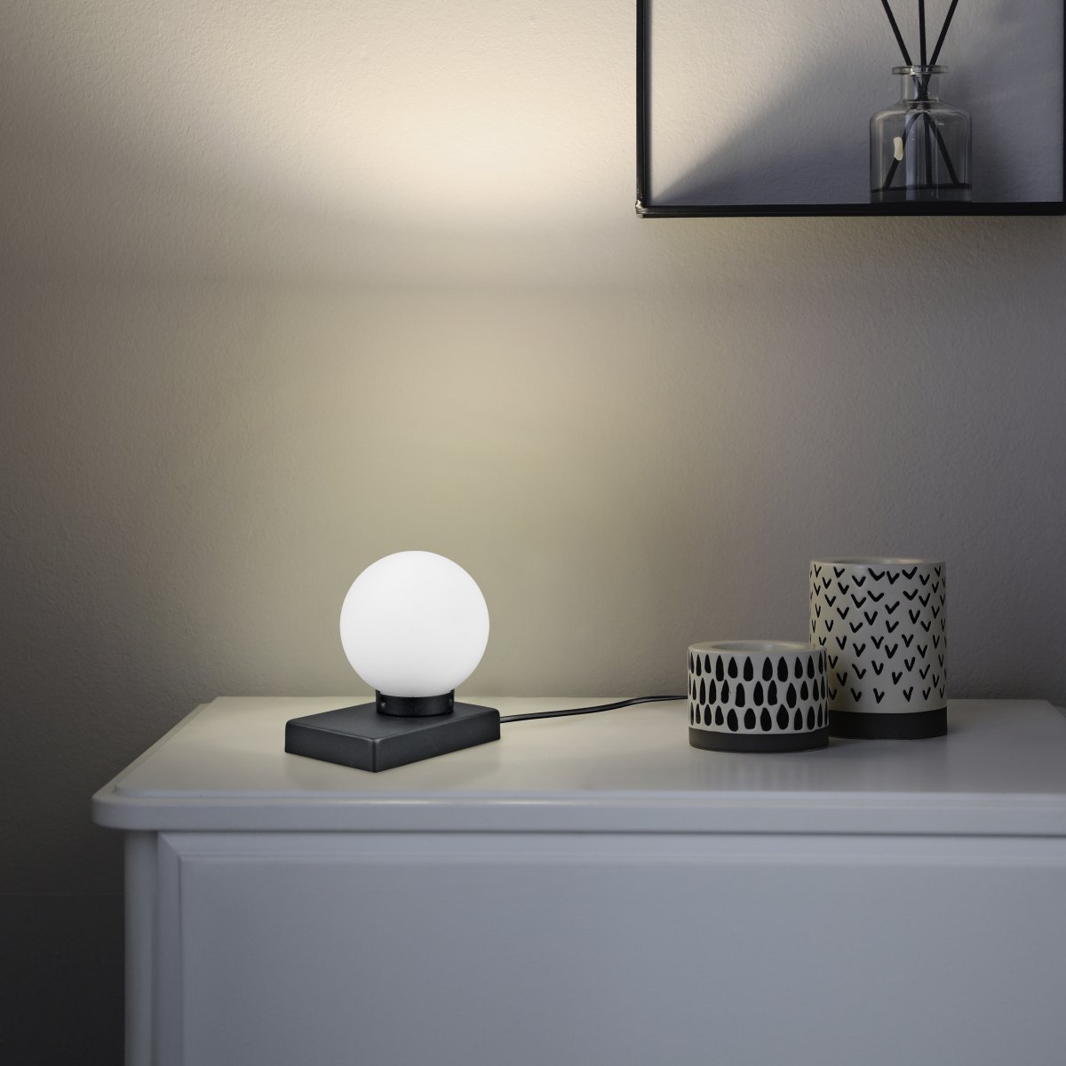 Davi 15cm Sort bordlampe Fra Trio Lighting - 