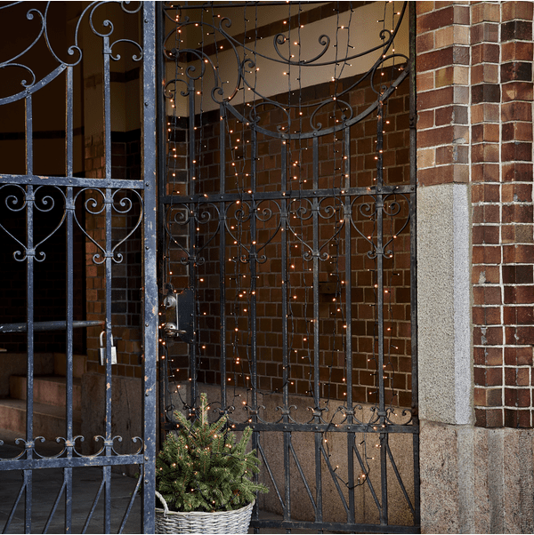 Lyskæde Golden Warm White 25m Sort Fra Star Trading - Lyssnor med 360 LED-lys med et smukt gyldent sk&aelig;r.