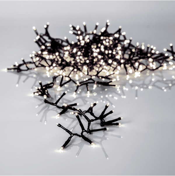 Lyskæde Crispy Ice White 24m Sort Fra Star Trading - Lyssnor med 1200 LED-lamper med et smukt, lidt k&oslash;ligere sk&aelig;r.