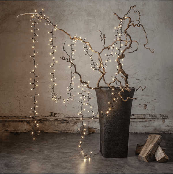 Lyskæde Shiny Warm White 24m Sort Fra Star Trading - Lyssnor med 1200 LED-lys med en smuk varmhvid gl&oslash;d.