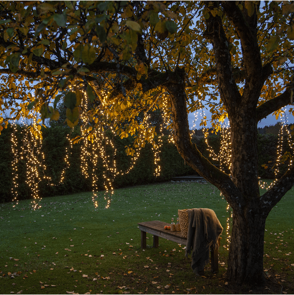 Lyskæde Shiny Warm White 16m Sort Fra Star Trading - Lyssnor med 800 LED-lys med en smuk varm hvid gl&oslash;d.