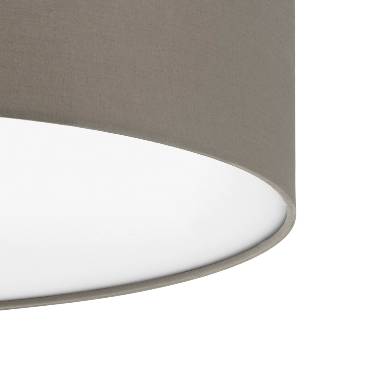 Pasteri Ø57 Taupe plafond Fra Eglo - Sk&aelig;rmen er bekl&aelig;dt med tekstil i en elegant taupefarve, der giver rummet en varm f&oslash;lelse.