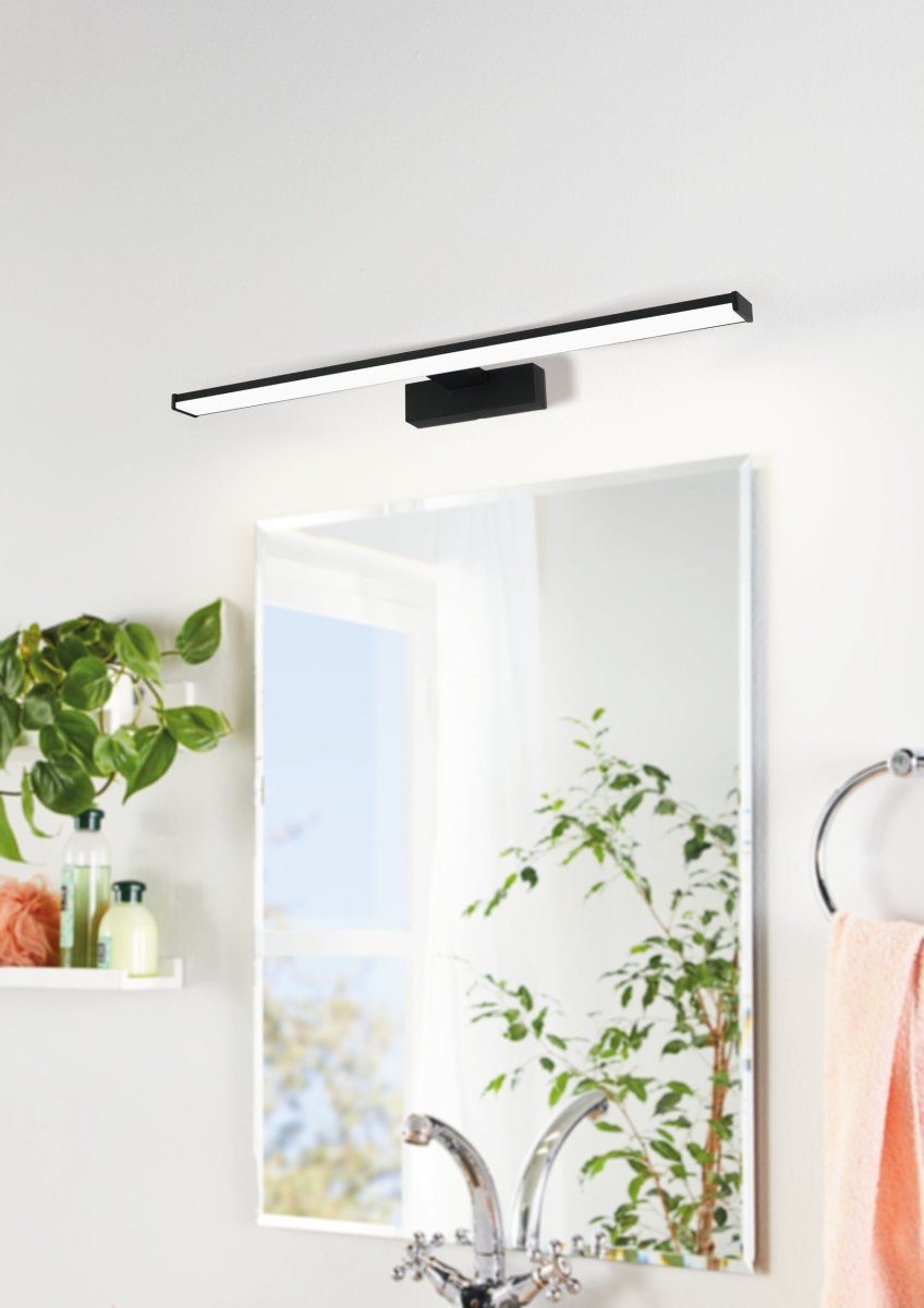 Pandella 60cm Sort badeværelseslampe Fra Eglo - Pandella spejlbelysning er en stilfuld og funktionel lampe, der er tilpasset badev&aelig;relsesmilj&oslash;et.