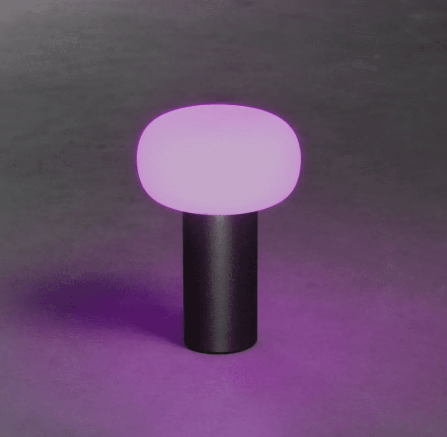 Antibes 20cm Sort bærbar Fra Konstsmide - Antibes er en moderne genopladelig bordlampe til udendørs brug med mange funktioner.