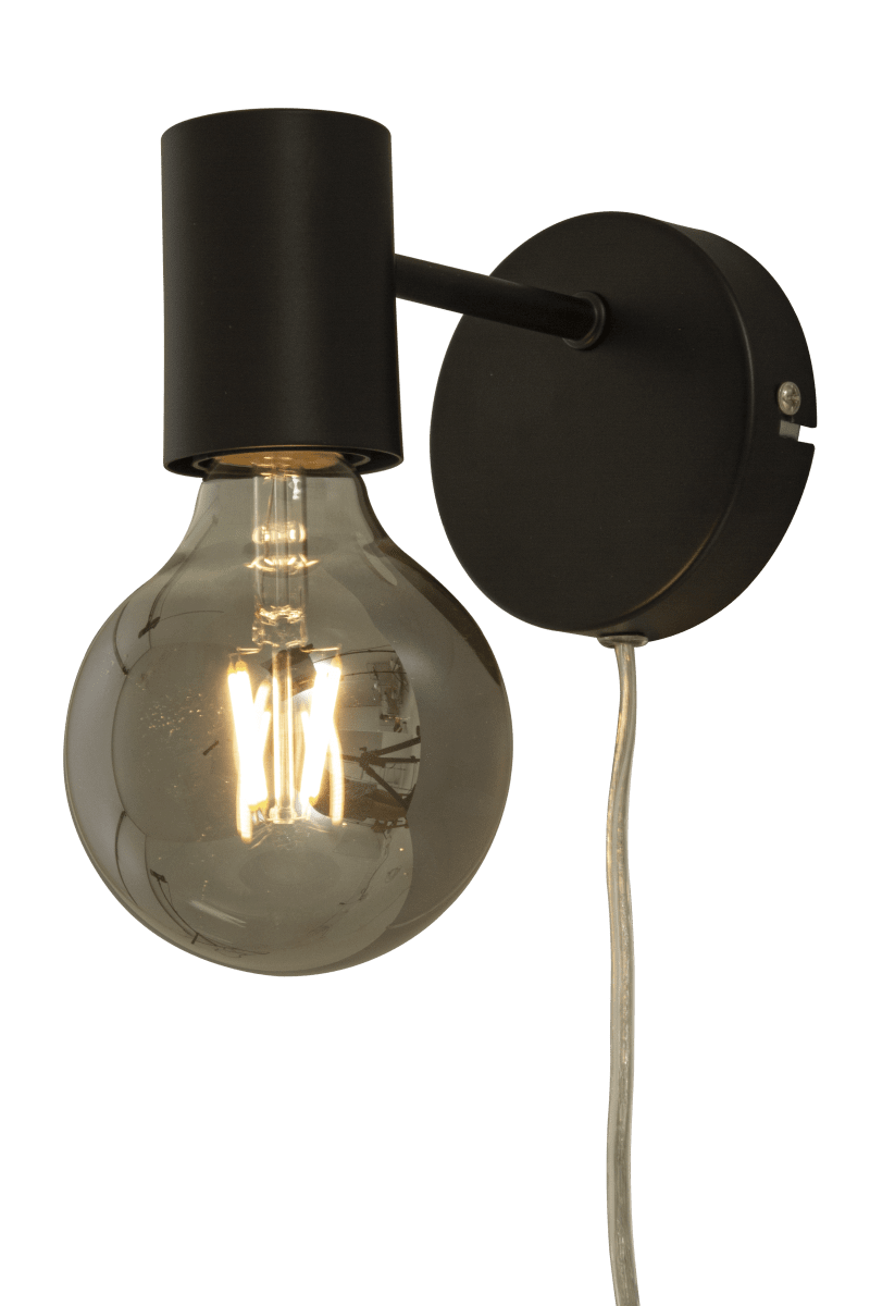 Strict 13cm Sort væglampe Fra Aneta Lighting - Strent væglampe i sortlakeret metal har et stilrent design, der nemt kan varieres alt efter; valg af pære.