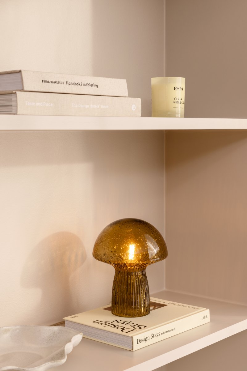Fungo 20cm Brun bordlampe Fra Globen Lighting - Hver lampe er mundbl&aelig;st og unik, hvilket betyder, at der forekommer variationer i farve, glastykkelse og antal bobler.