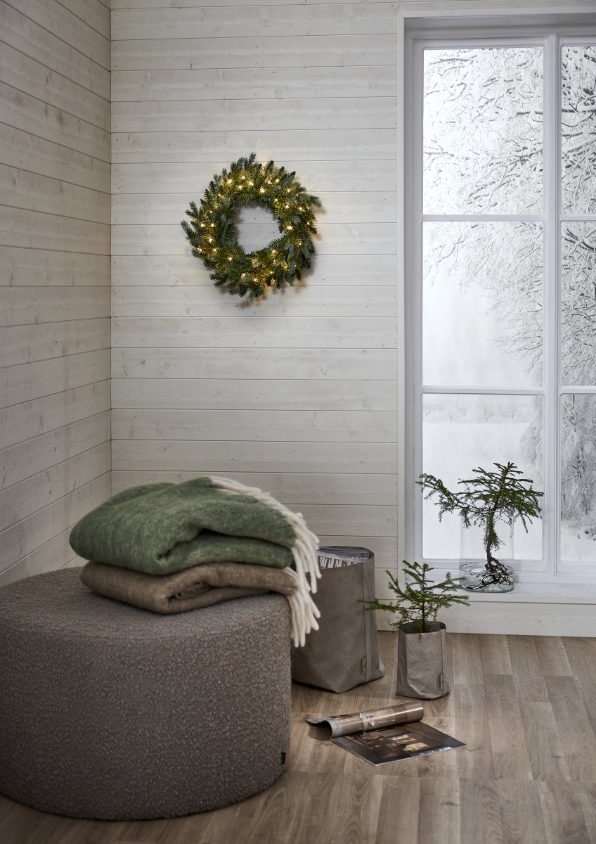 Greyland Ø55 Grøn Fra Star Trading - Den er lavet af en blanding af PE-spidser og PVC-spidser med et smukt gr&oslash;n-gr&oslash;nt skinnende udseende.