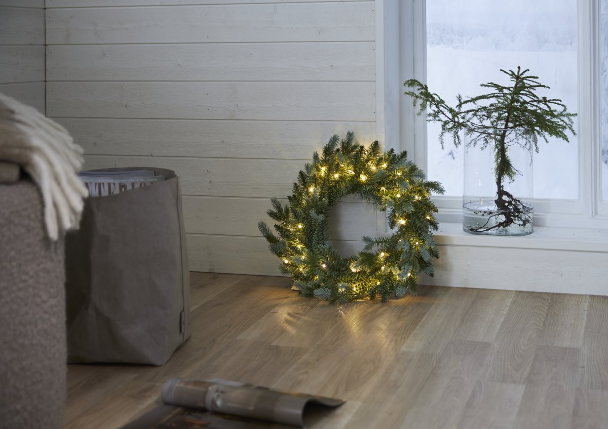 Greyland Ø55 Grøn Fra Star Trading - Den er lavet af en blanding af PE-spidser og PVC-spidser med et smukt gr&oslash;n-gr&oslash;nt skinnende udseende.