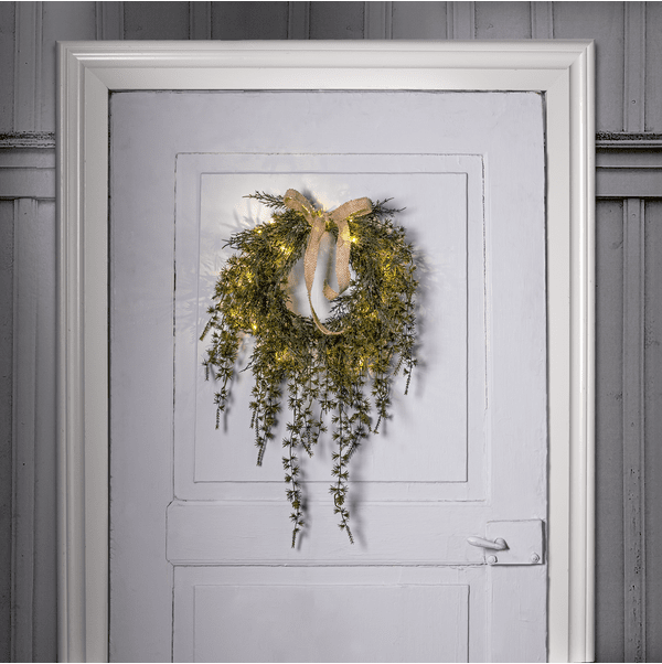 Barr Ø35 Grøn Fra Star Trading - Kransen af kogler har lange og brede grene og er lavet af PE-materiale, hvilket er et godt milj&oslash;m&aelig;ssigt valg.