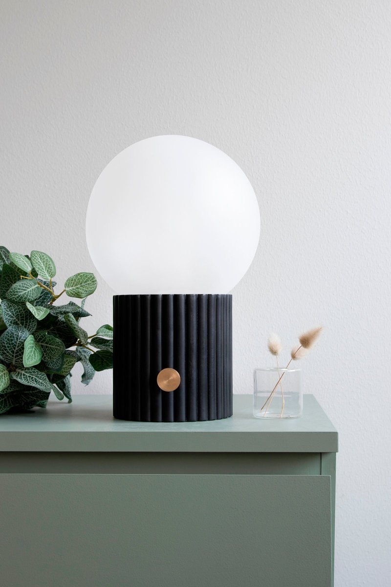 Hubble 32cm Sort bordlampe Fra Globen Lighting - 