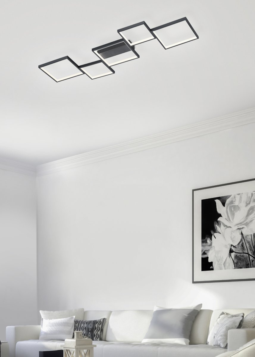 Sorrento 120cm Sort plafond Fra Trio Lighting - Armaturet har en SWITCH-d&aelig;mper, der giver dig mulighed for at justere lysstyrken i tre trin (100%, 50% og 25%) med en standard v&aelig;gkontakt.