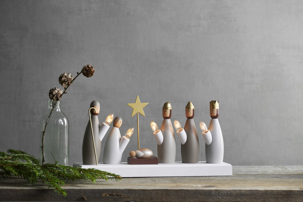 Nativity Candelabra Multi-formål Fra Star Trading - Leveres med 1,8 m hvid ledning, str&oslash;mafbryder og stik.