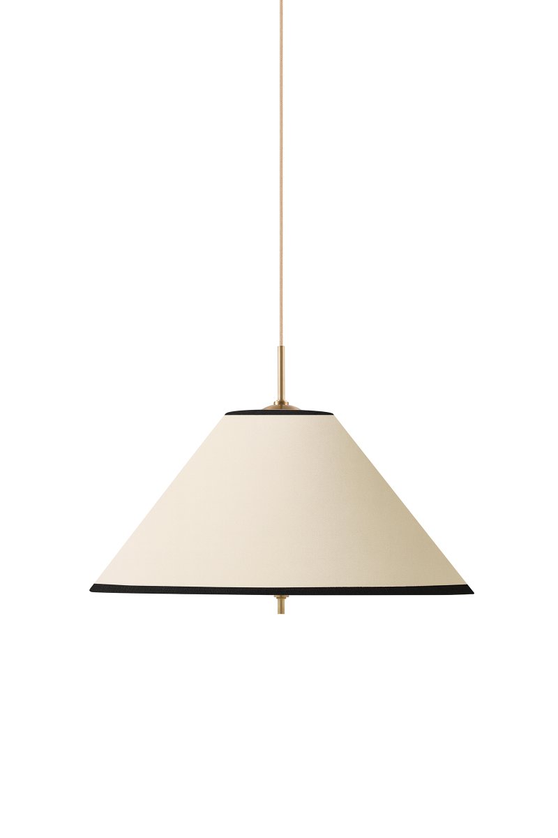 Iris Ø50 Cremet hvid loftslampe Fra Globen Lighting - Iris er en elegant loftspendel i jern med messingfinish og en håndlavet tekstilskærm i cremefarvet bomuld.