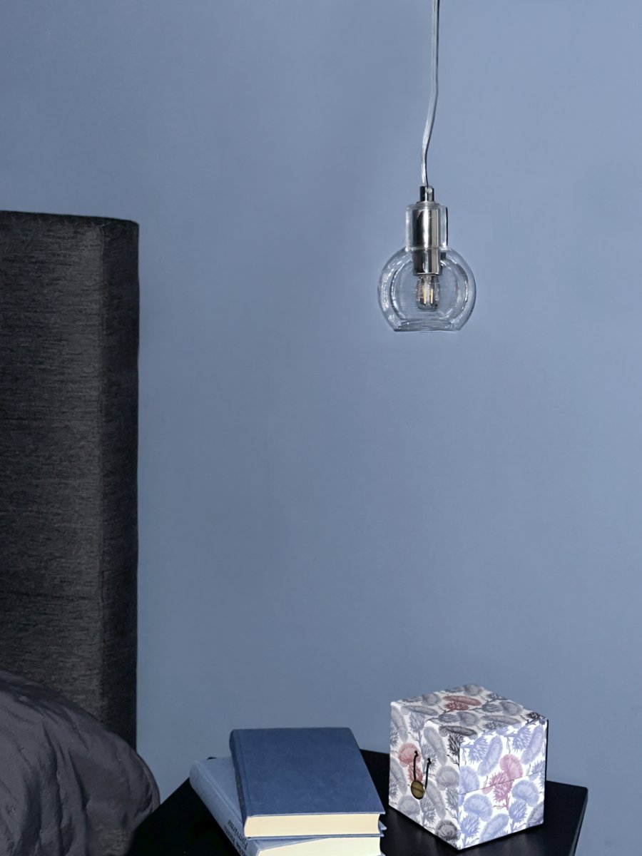 Leah Ø10 Chrom vindueslampe Fra Aneta Lighting - Perfekt til placering i vinduet for at skabe en blød og indbydende atmosfære.