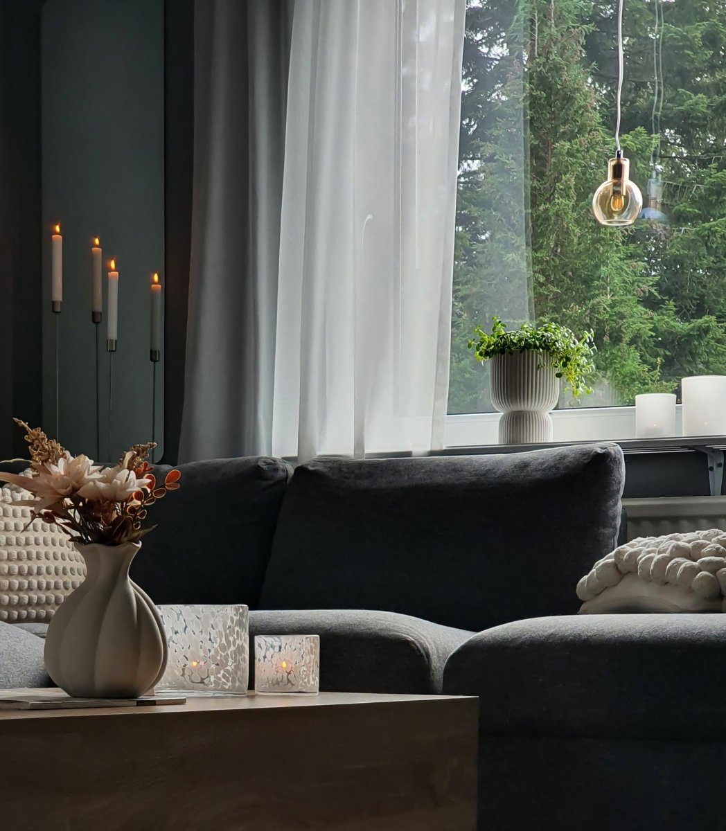 Leah Ø10 Rav vindueslampe Fra Aneta Lighting - Perfekt til placering i vinduet for at skabe en blød og indbydende atmosfære.