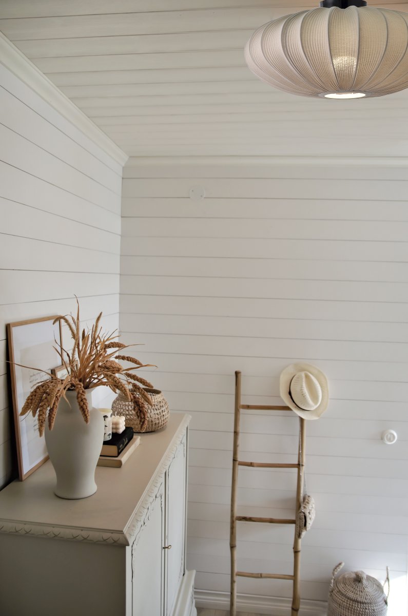 Mamsell Ø55 Grå plafond Fra Aneta Lighting - Mamsell plafond er bekl&aelig;dt med fint plisseret str&aelig;kstof, der giver et behageligt, let d&aelig;mpet lys.