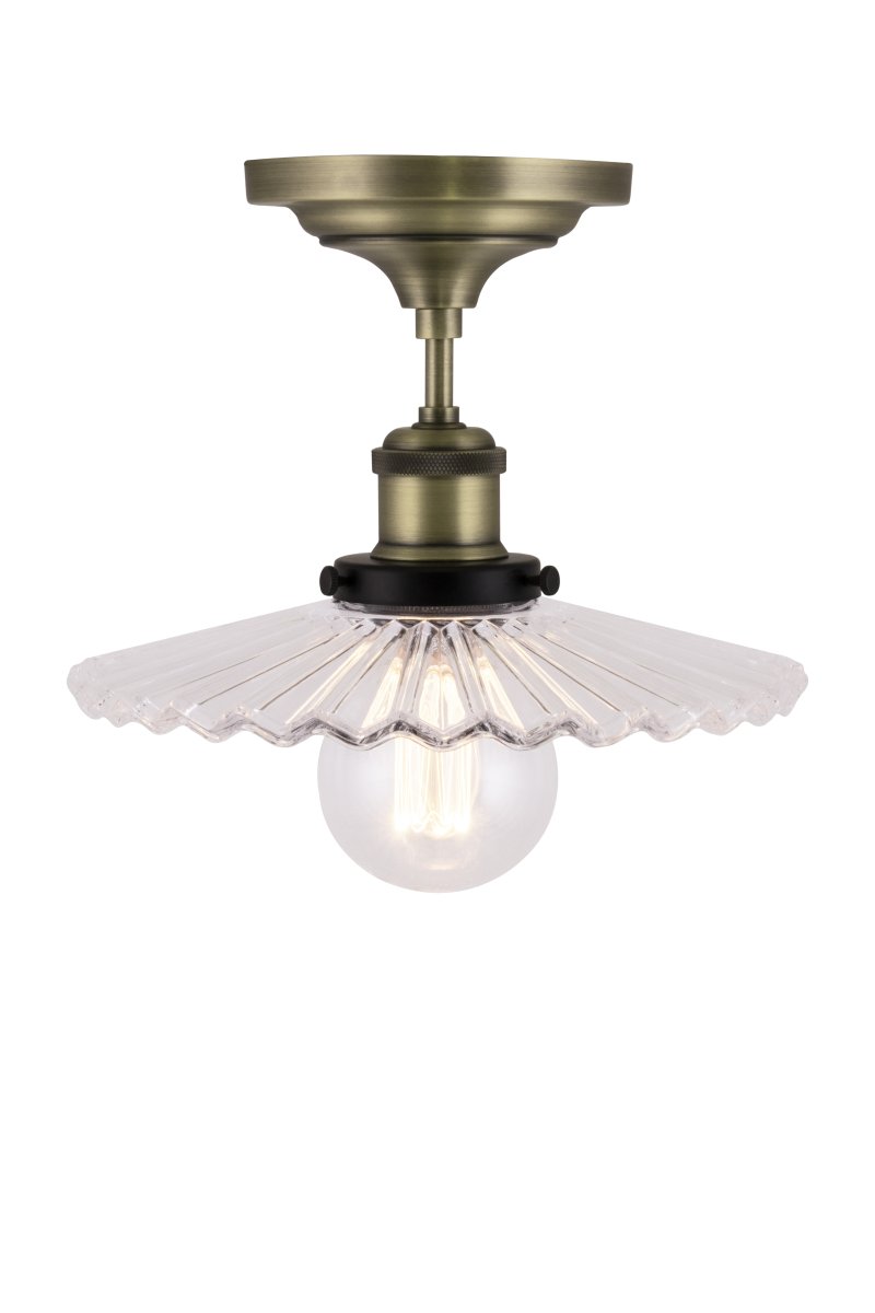 Cobbler Ø25 Gennemsigtig plafond Fra Globen Lighting - Cobbler er en ny version af en klassisk cobbler-lampe, der passer perfekt ind i en række forskellige indretningsdesigns.