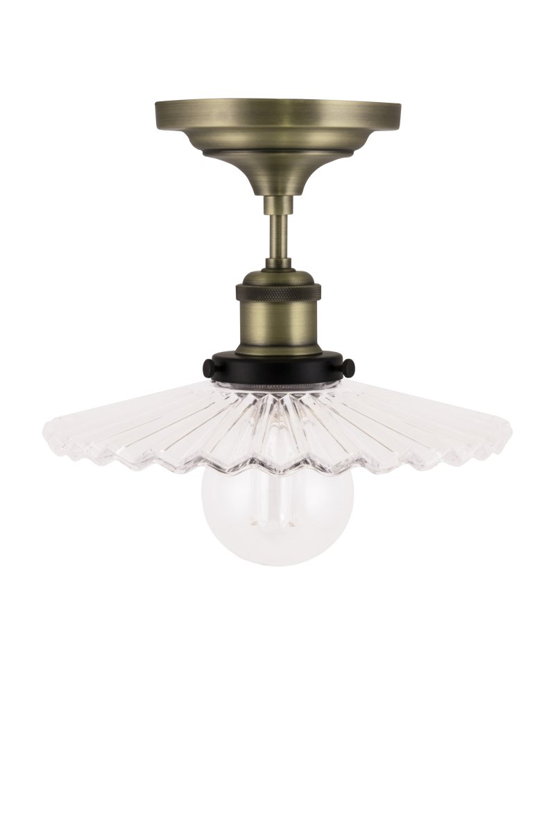 Cobbler Ø25 Gennemsigtig plafond Fra Globen Lighting - Cobbler er en ny version af en klassisk cobbler-lampe, der passer perfekt ind i en række forskellige indretningsdesigns.