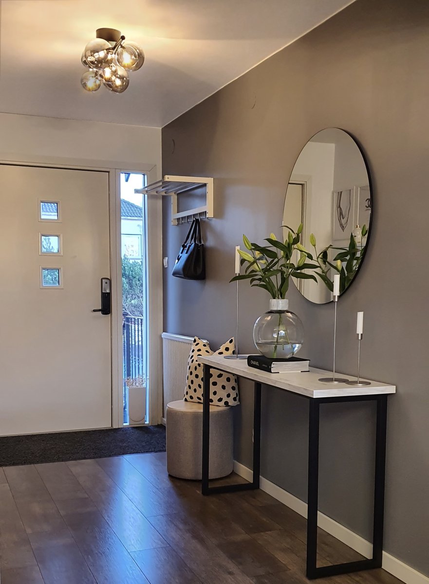 Molekyl 58cm Røg grå plafond Fra Aneta Lighting - Molekyle trendy plafond i sort metal med 7 røgede glaskupler i forskellige størrelser placeret på&aring; en 58 cm lang stang.