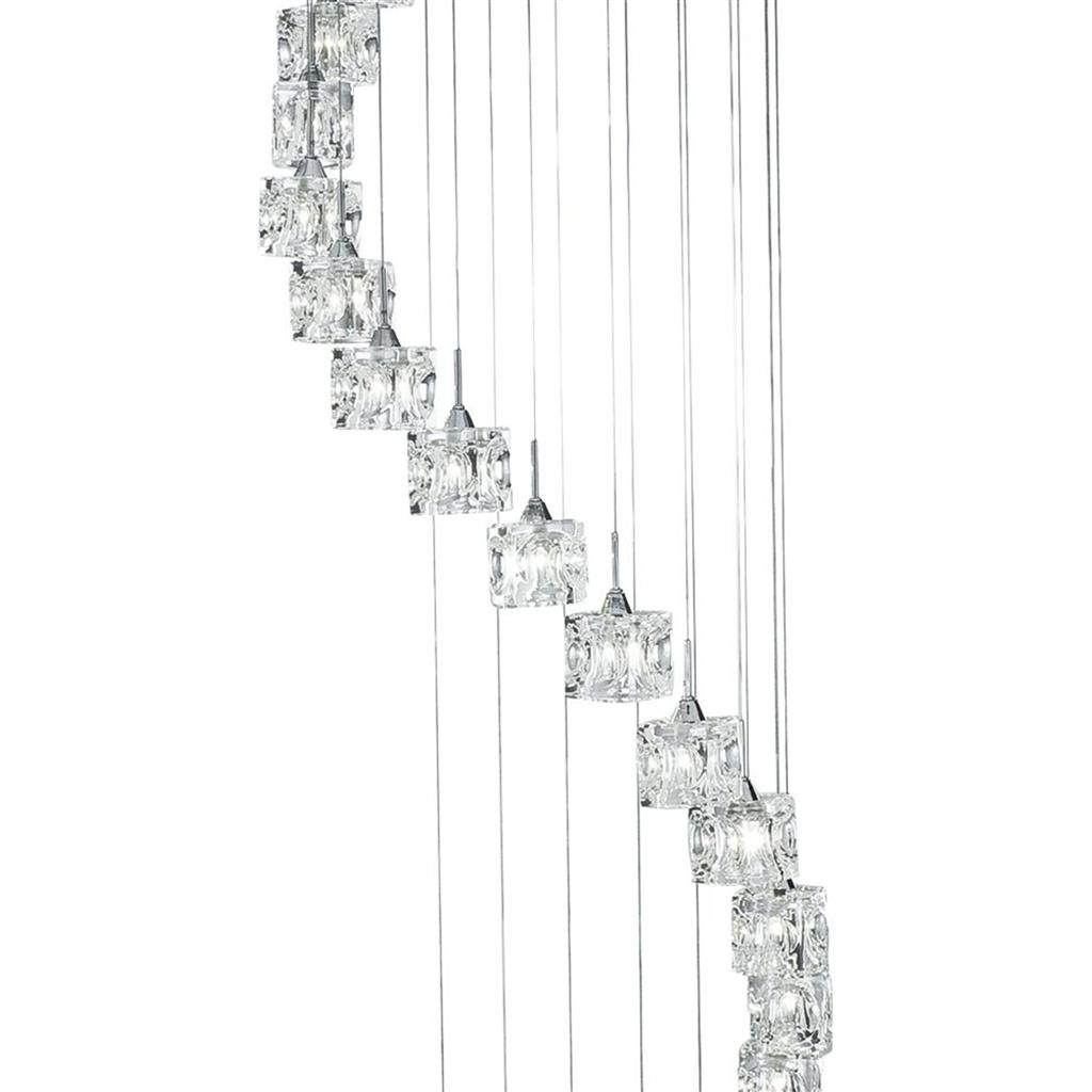 Ice Cube Ø45 Krom loftslampe Fra Searchlight - Hver isterning indeholder en integreret LED-lyskilde, der udsender et stærkt, klart hvidt lys og skaber en effektfuld glød gennem det transparente glas.