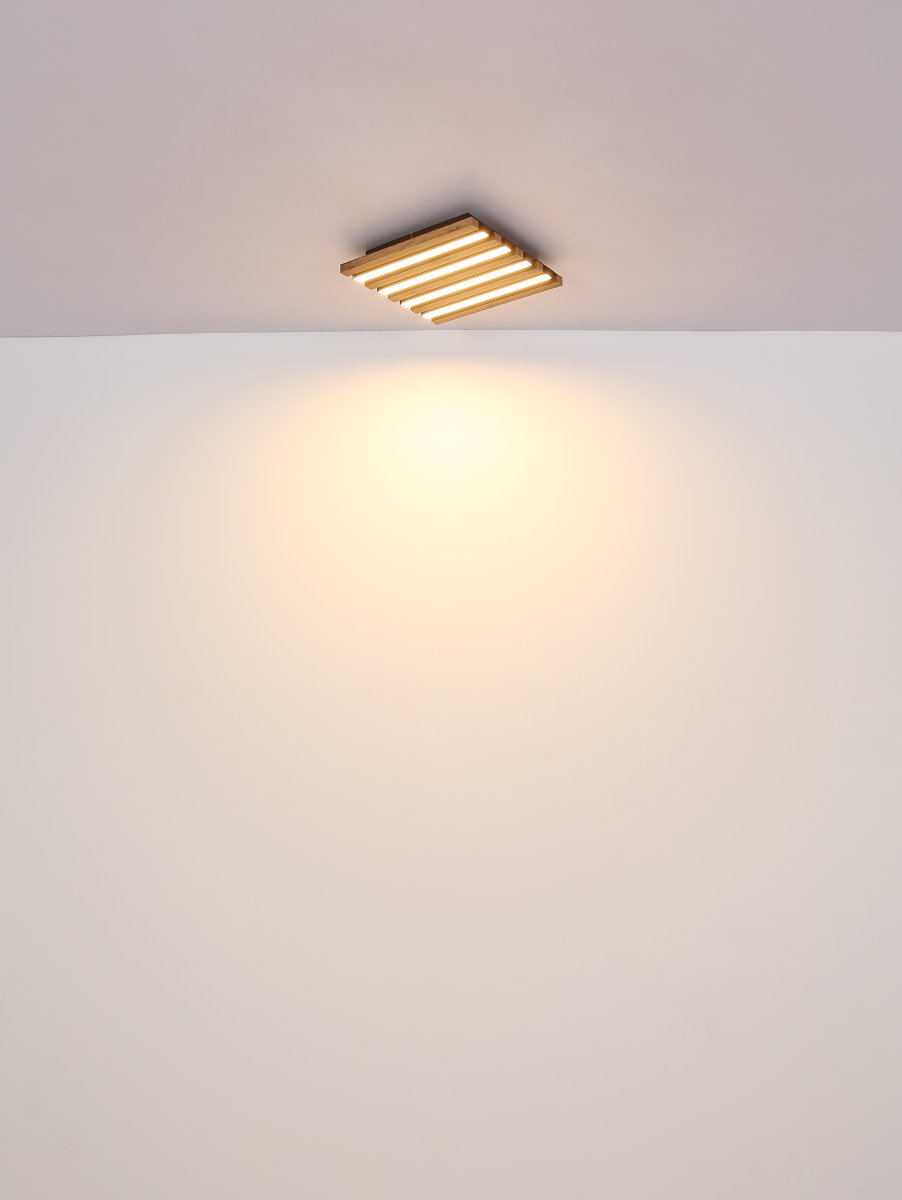 Hayden 30cm Træ plafond Fra Globo Lighting - Den kvadratiska plafonden Hayden &ouml;vertalar med sin moderna akustikpanel-look och bidrar med en h&auml;rlig ljusspridning i rummet.