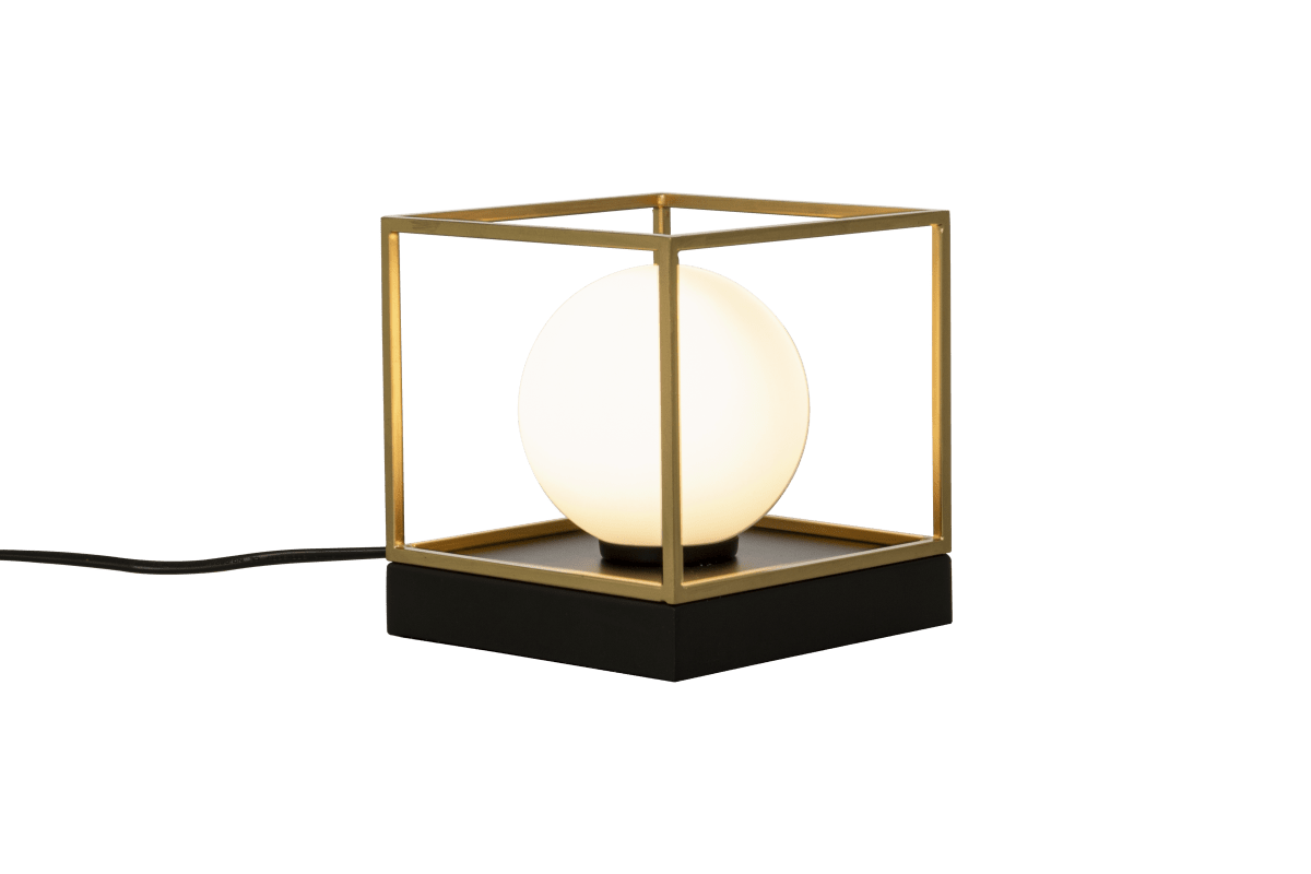 Astro 15cm Sort bordlampe Fra Aneta Lighting - Astro bordlampe i sortlakeret metal med opal hvid glaskuppel indrammet i gulddetaljer p&aring; en sort base.