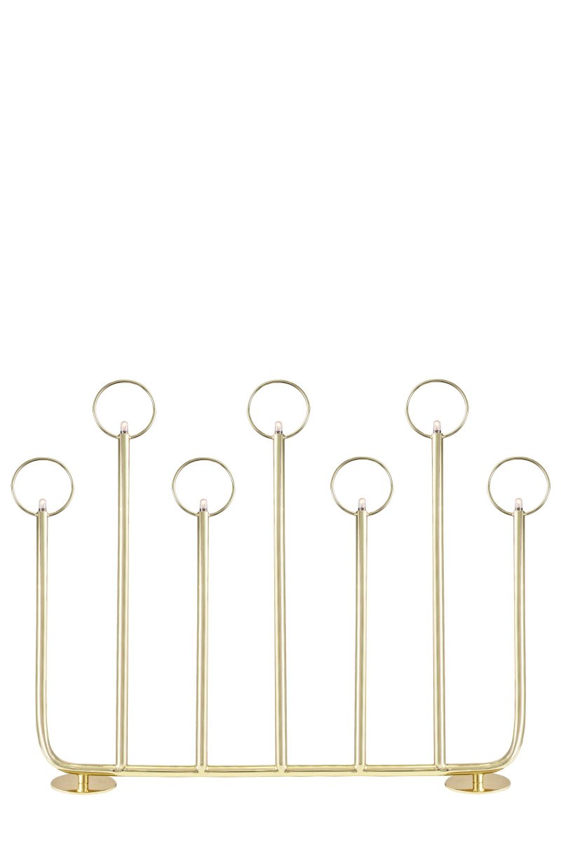 Natale Messing Fra Globen Lighting - Lampen er lavet af messingfarvet metal og leveres komplet med pærer, et 200 cm langt sort kabel med sort kontakt, transformer og stik.