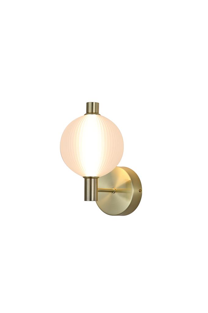 Luminique 15cm Messing væglampe Fra Searchlight - Luminique er en elegant og eksklusiv v&aelig;glampe, der kombinerer en riflet, matteret glassk&aelig;rm med stilfulde detaljer i en satineret messingfinish.