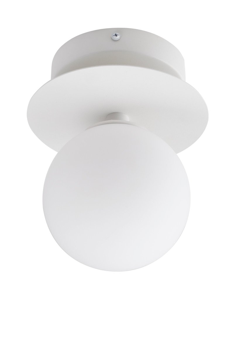 Art Deco Ø24 Hvid badeværelseslampe Fra Globen Lighting - Lampen er lavet af metal og har en mat hvid glassk&aelig;rm, der skaber en flot lysspredning i rummet.