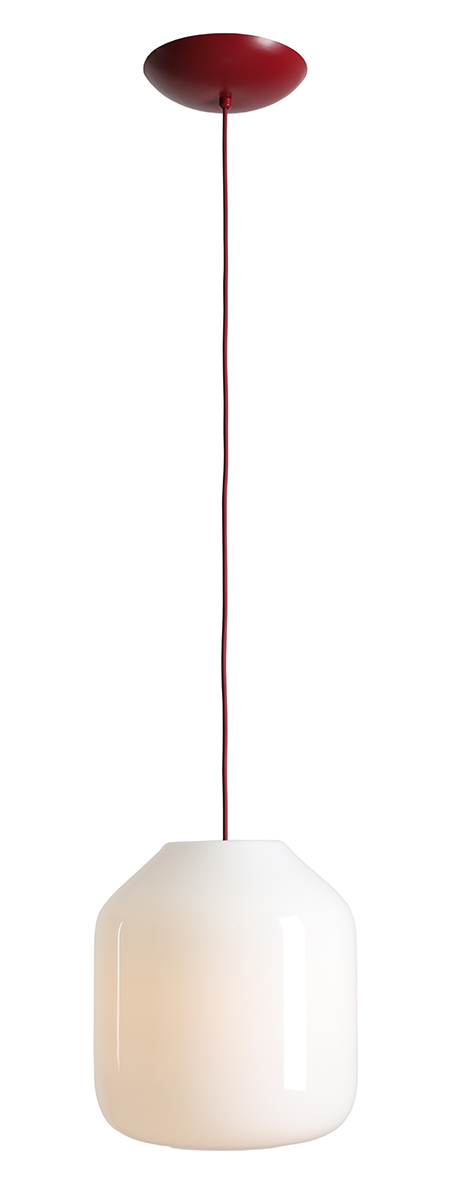 Flask Ø27 RØD loftslampe Fra Artera - Den generøse opalglasskærm har en diameter på 27 cm og spreder et blødt og behageligt lys, der skaber en indbydende atmosfære i rummet.