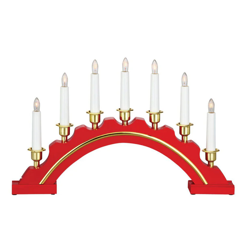 Celine RØD Fra Markslöjd - Celine Advent Lysestage R&oslash;d er en elegant og klassisk bueformet lysestage, perfekt til at skabe den perfekte julestemning i dit hjem.