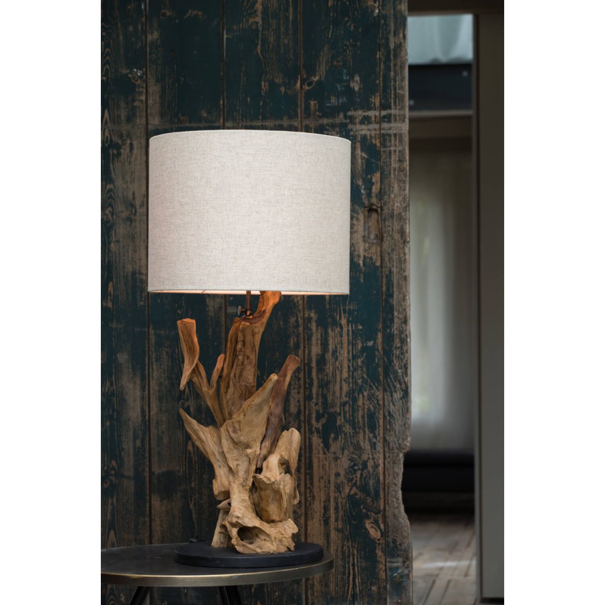 Ikal 50cm Træ lampefod Fra Light & Living - Denne lampefod er lavet af genbrugt teaktræ og giver et kunstnerisk og organisk udtryk, der forvandler ethvert rum til en harmonisk oase.