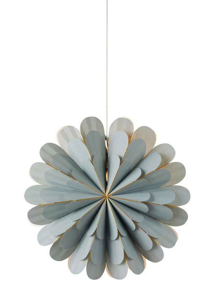 Marigold Ø60 Grå Fra Markslöjd - Perfekt til dig, der &oslash;nsker at skabe en moderne og sofistikeret julestemning i hjemmet.