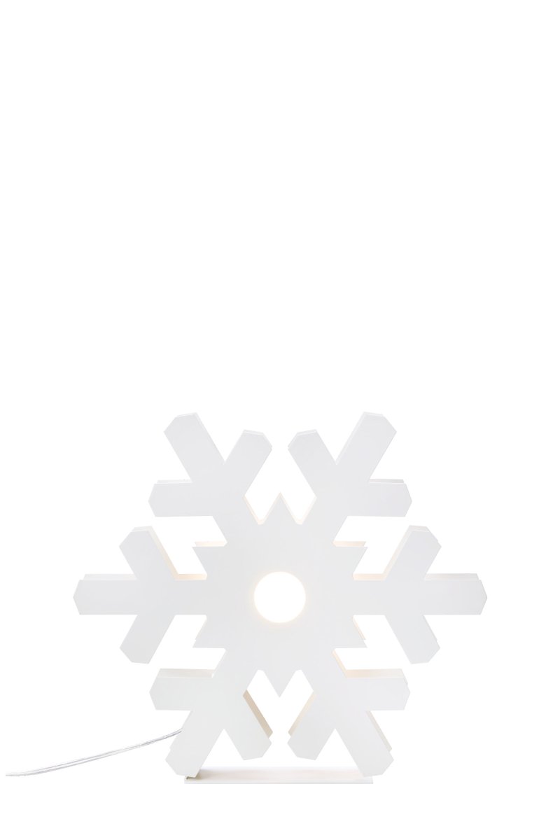 Origo Ø37 Hvid Fra Markslöjd - Origo formet som en snefnugstjerne har et stilfuldt og moderne design i hvidt metal, der skaber en hyggelig f&oslash;lelse i hjemmet.