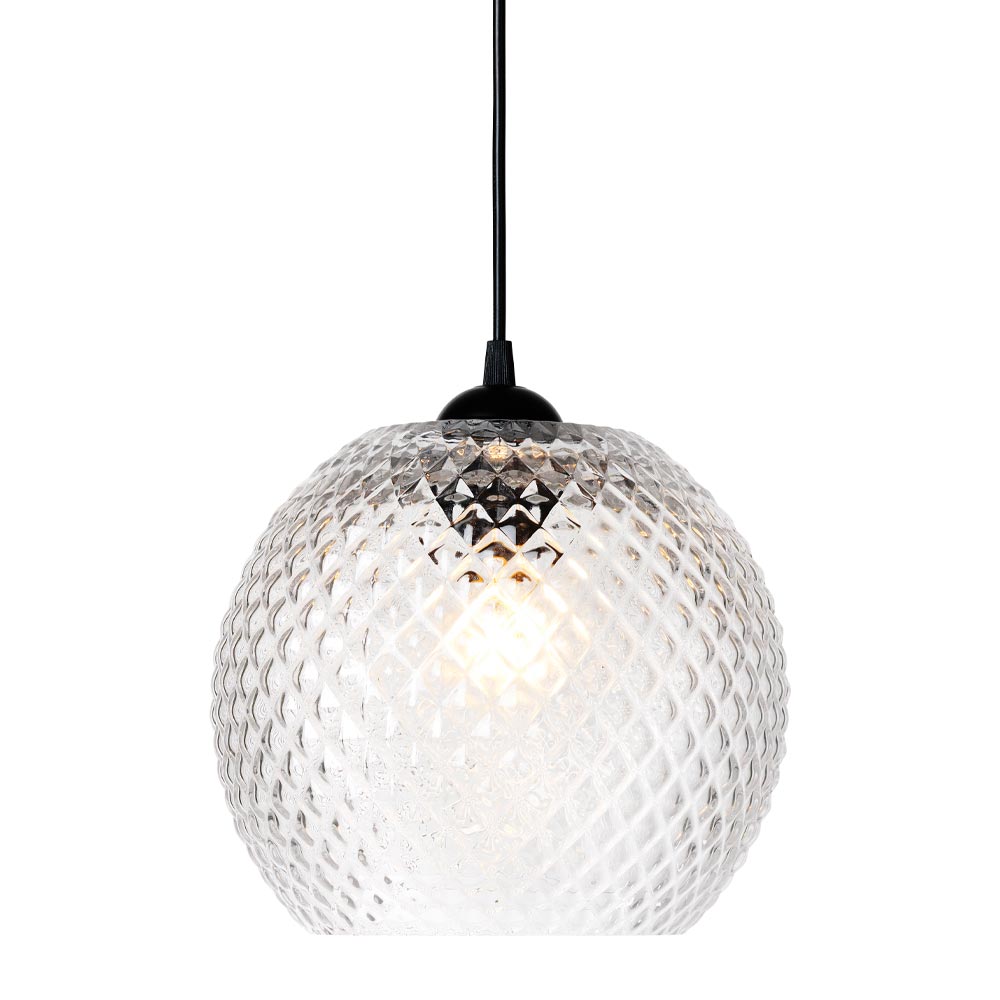 Nobb Ø22 Klar loftslampe Fra Halo Design - Den sorte affjedring giver en moderne kontrast og gør, at Nobb smelter ind i både klassiske og trendy miljøer.