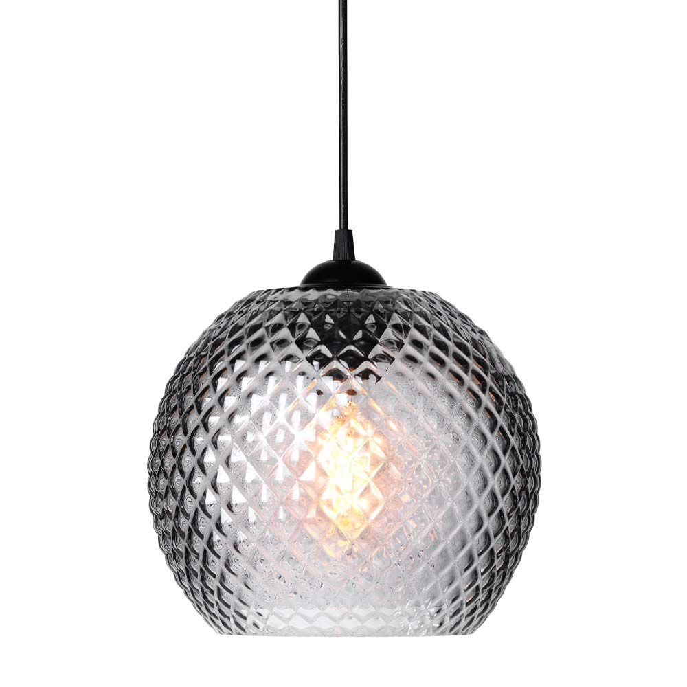 Nobb Ø22 Røg loftslampe Fra Halo Design - Den sorte affjedring giver en moderne kontrast og gør, at Nobb smelter ind i både klassiske og trendy miljøer.