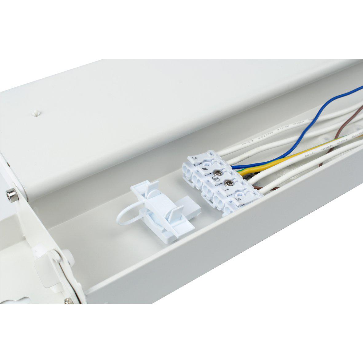 Henry Basic 4000K 135cm Hvid Fra Designlight - Med sin samlede lumenudgang p&aring; 10360 lyser Henry Basic nok til at erstatte de fleste 1200/1500 mm armaturer med T8- eller T5-lysstofr&oslash;r.